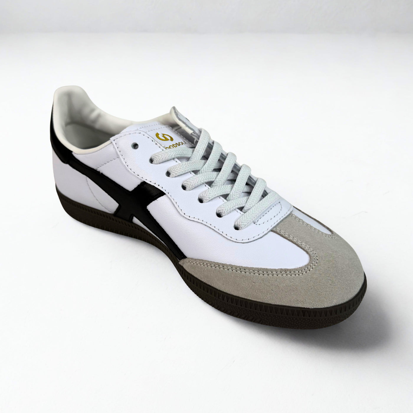 Crossroads White Black Leather