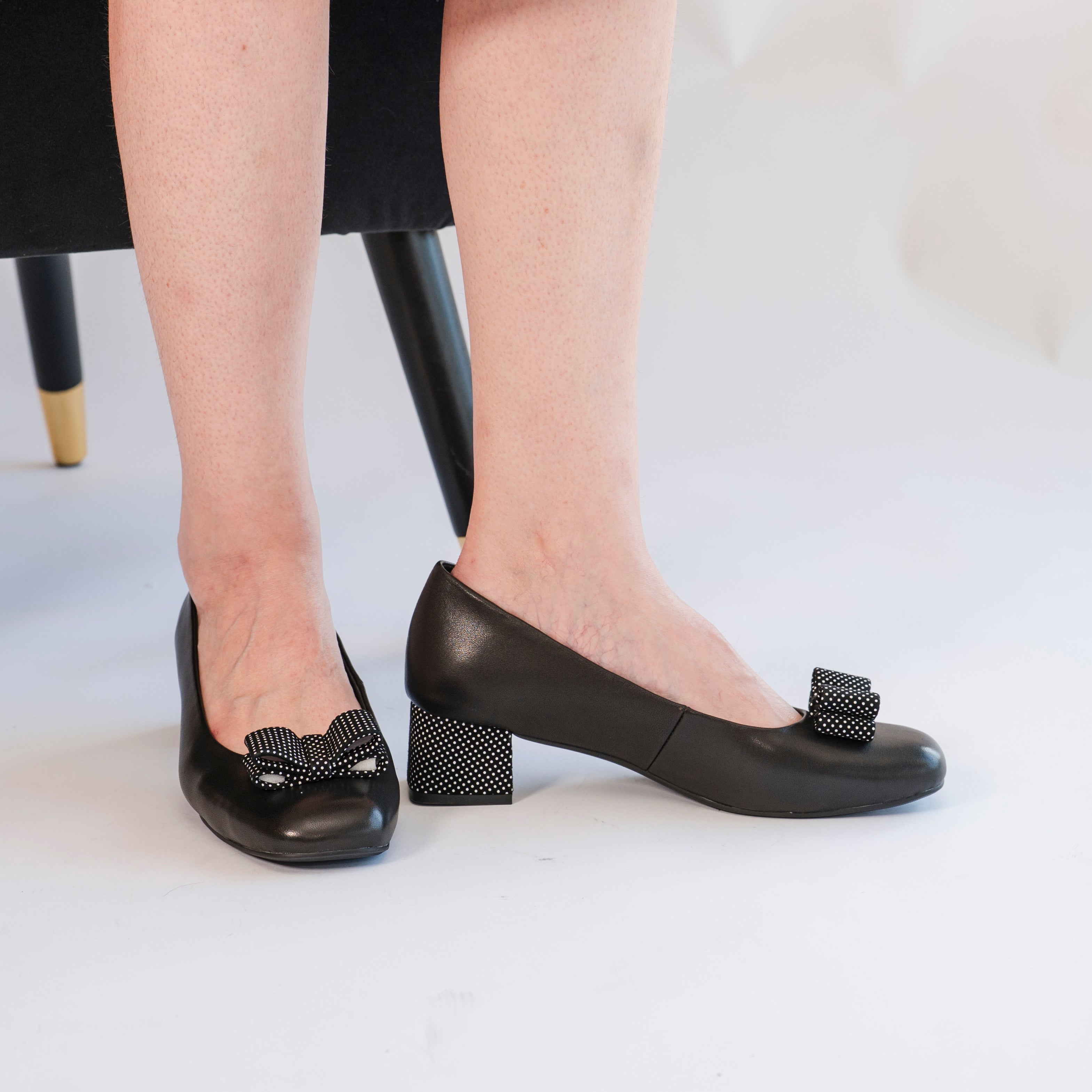 Hibiscus Bow Black Dot