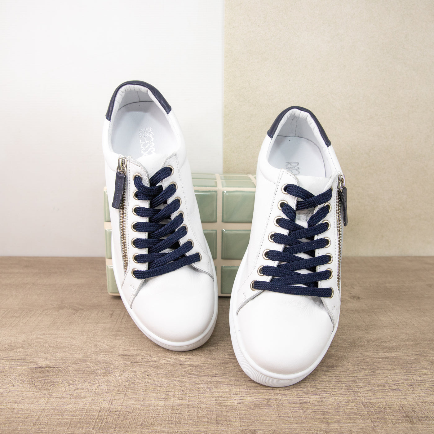 Token Fresh White Navy