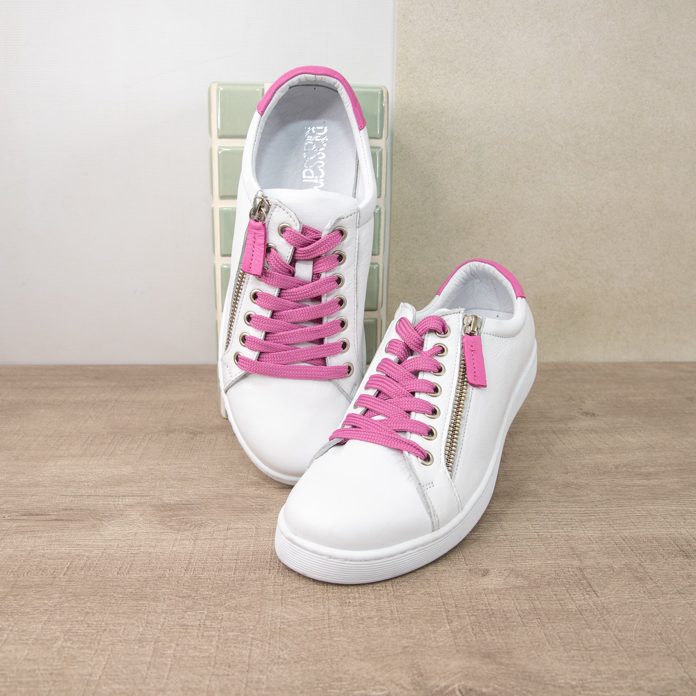 Token Fresh White Fuchsia