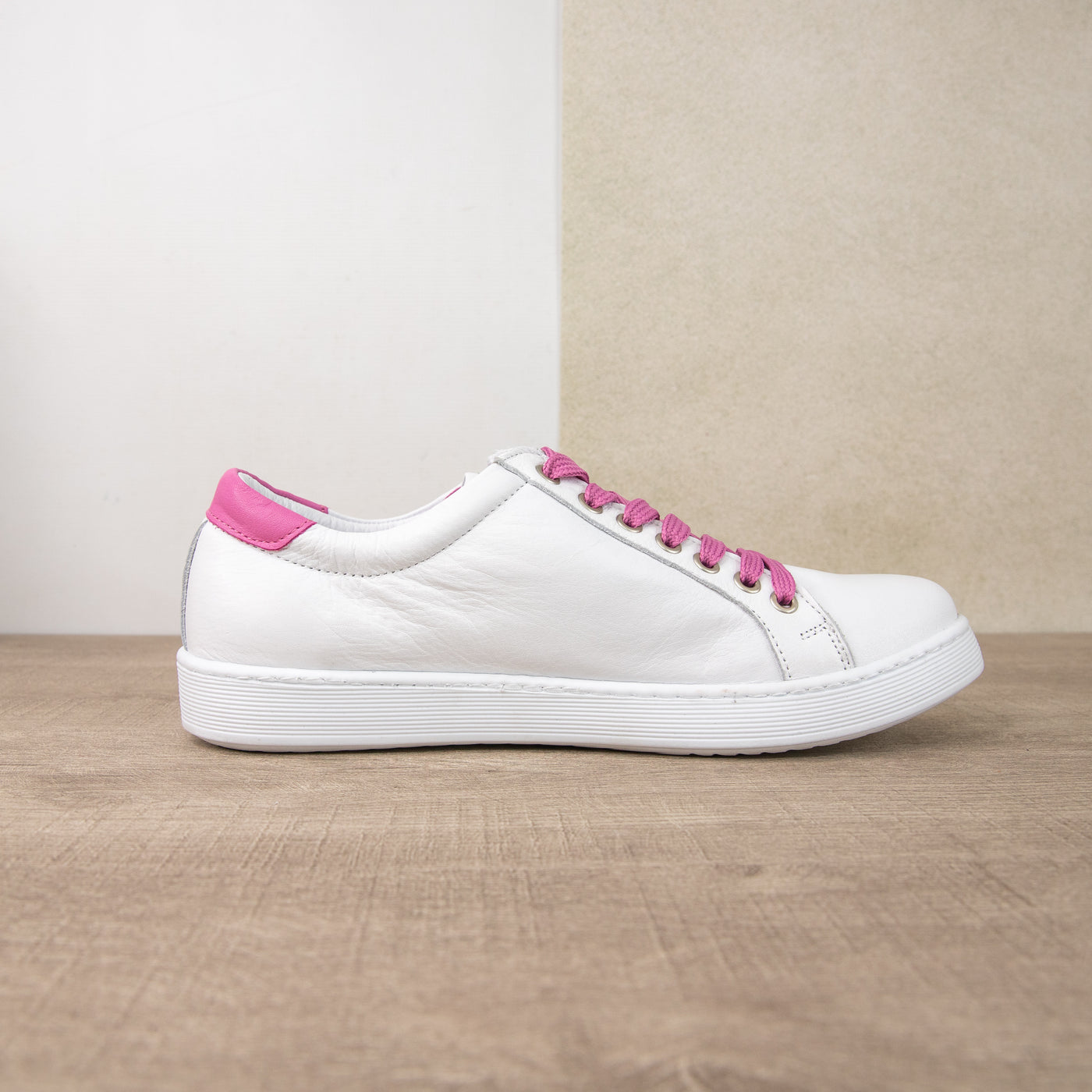 Token Fresh White Fuchsia