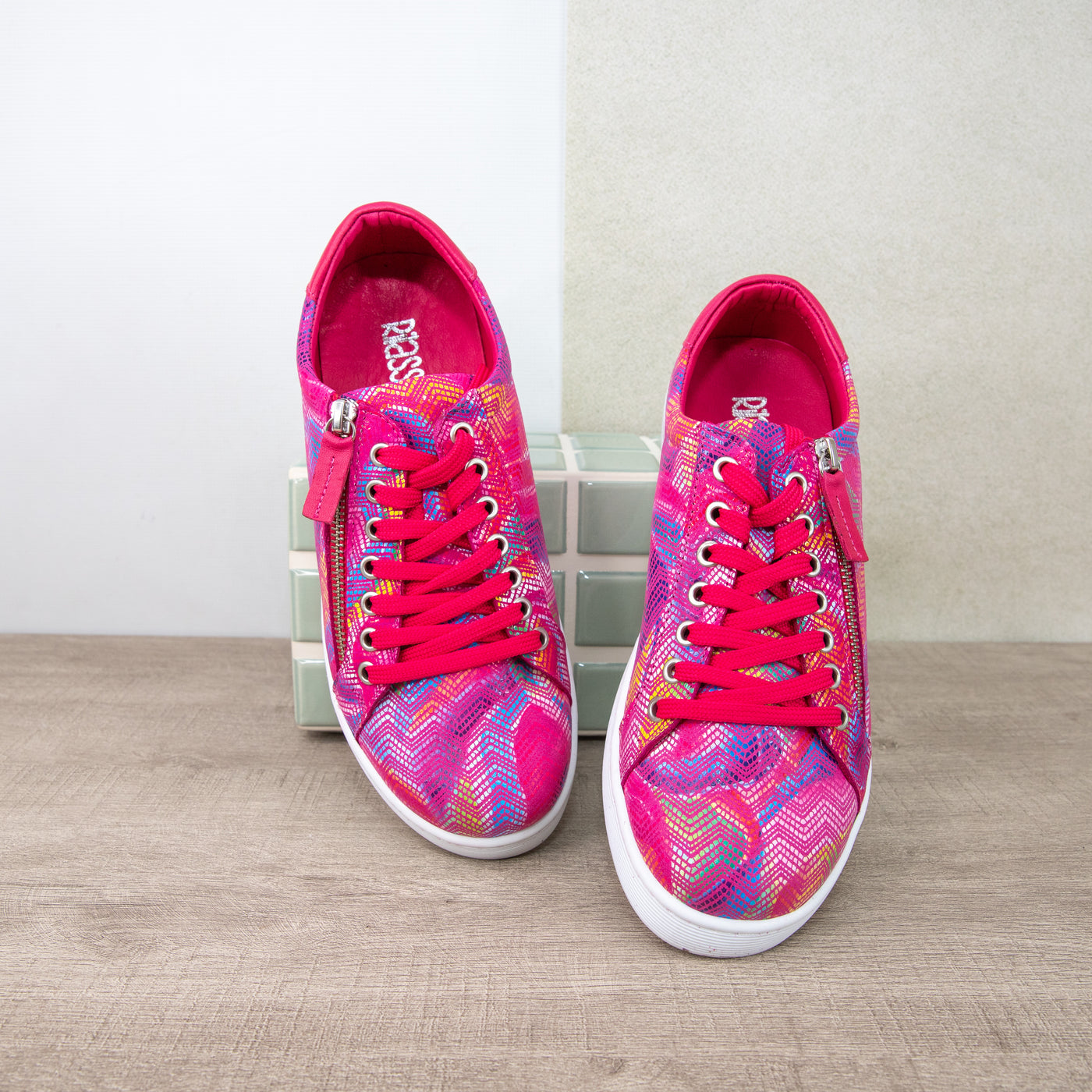 Token Fresh Magenta Rainbow