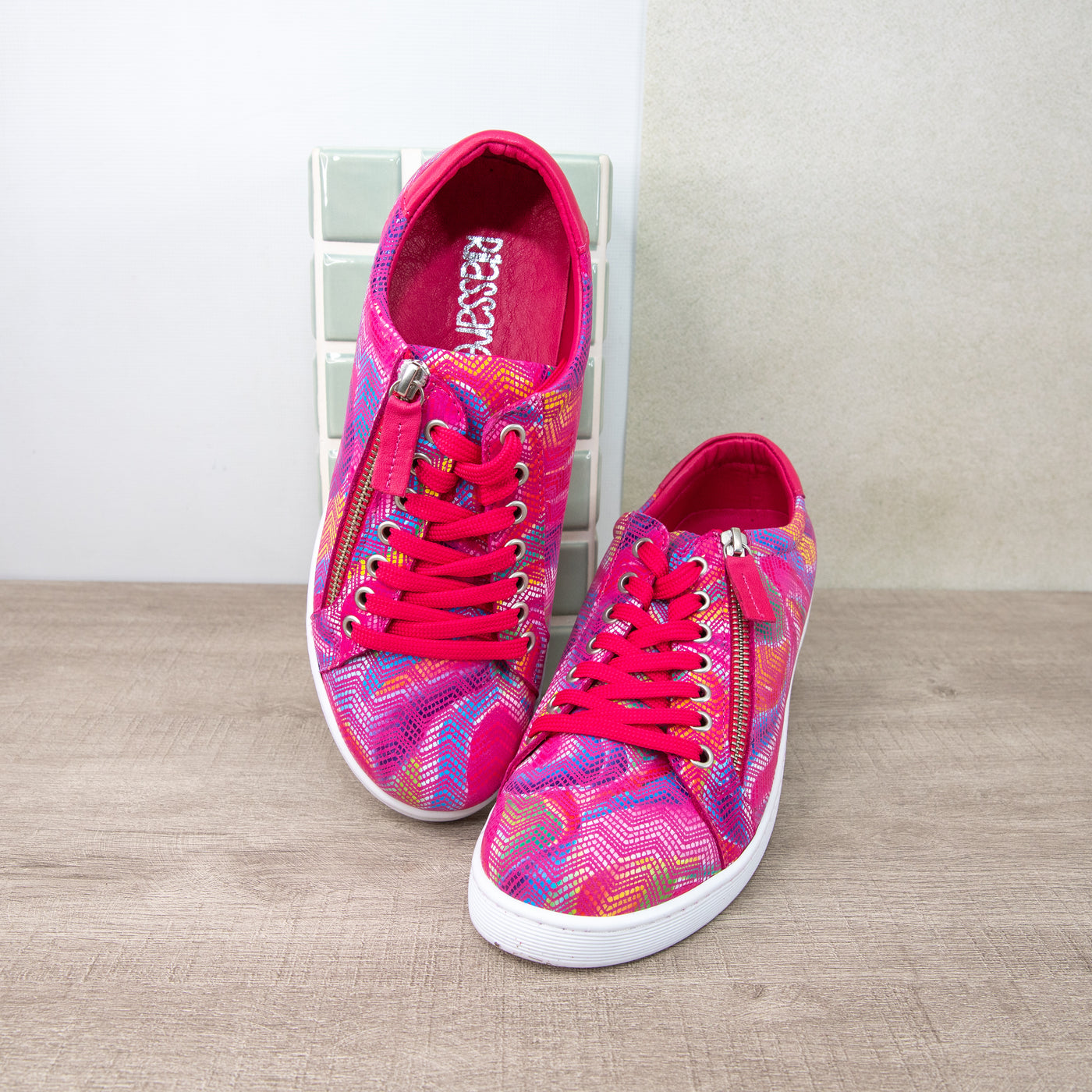 Token Fresh Magenta Rainbow