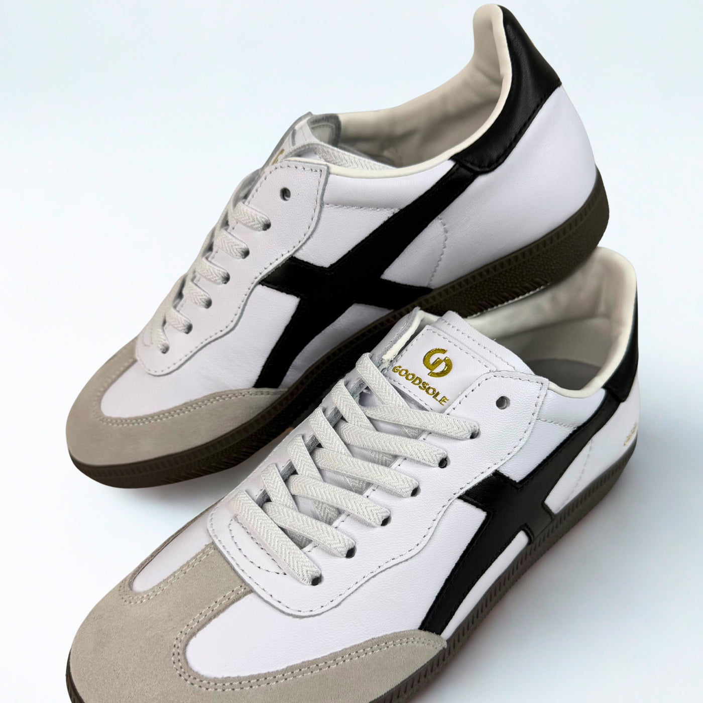 Crossroads White Black Leather